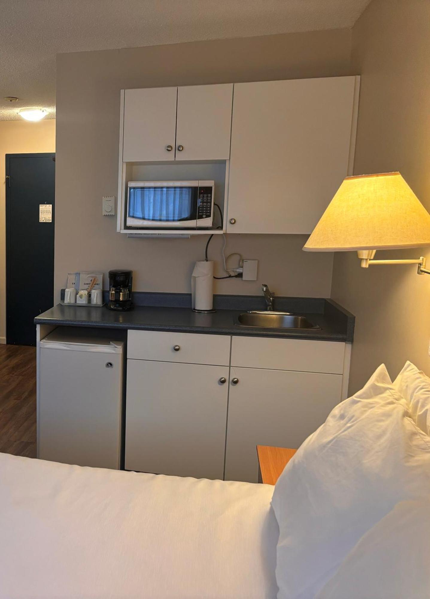 Sidney Waterfront Inn & Suites Dış mekan fotoğraf
