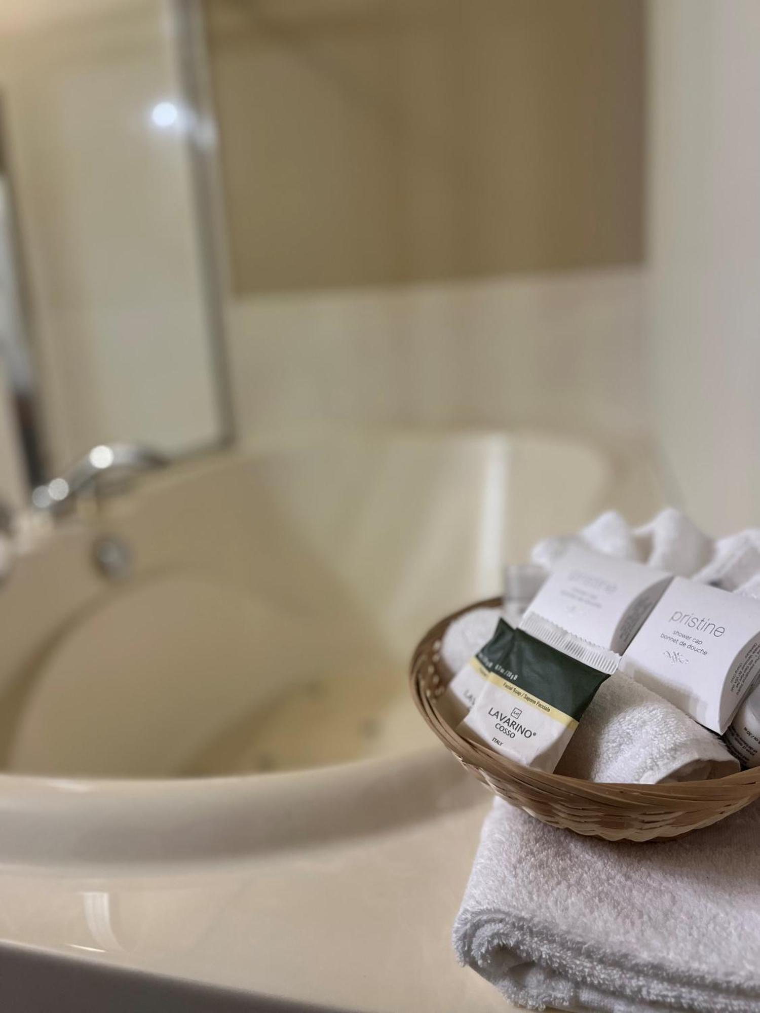 Sidney Waterfront Inn & Suites Dış mekan fotoğraf