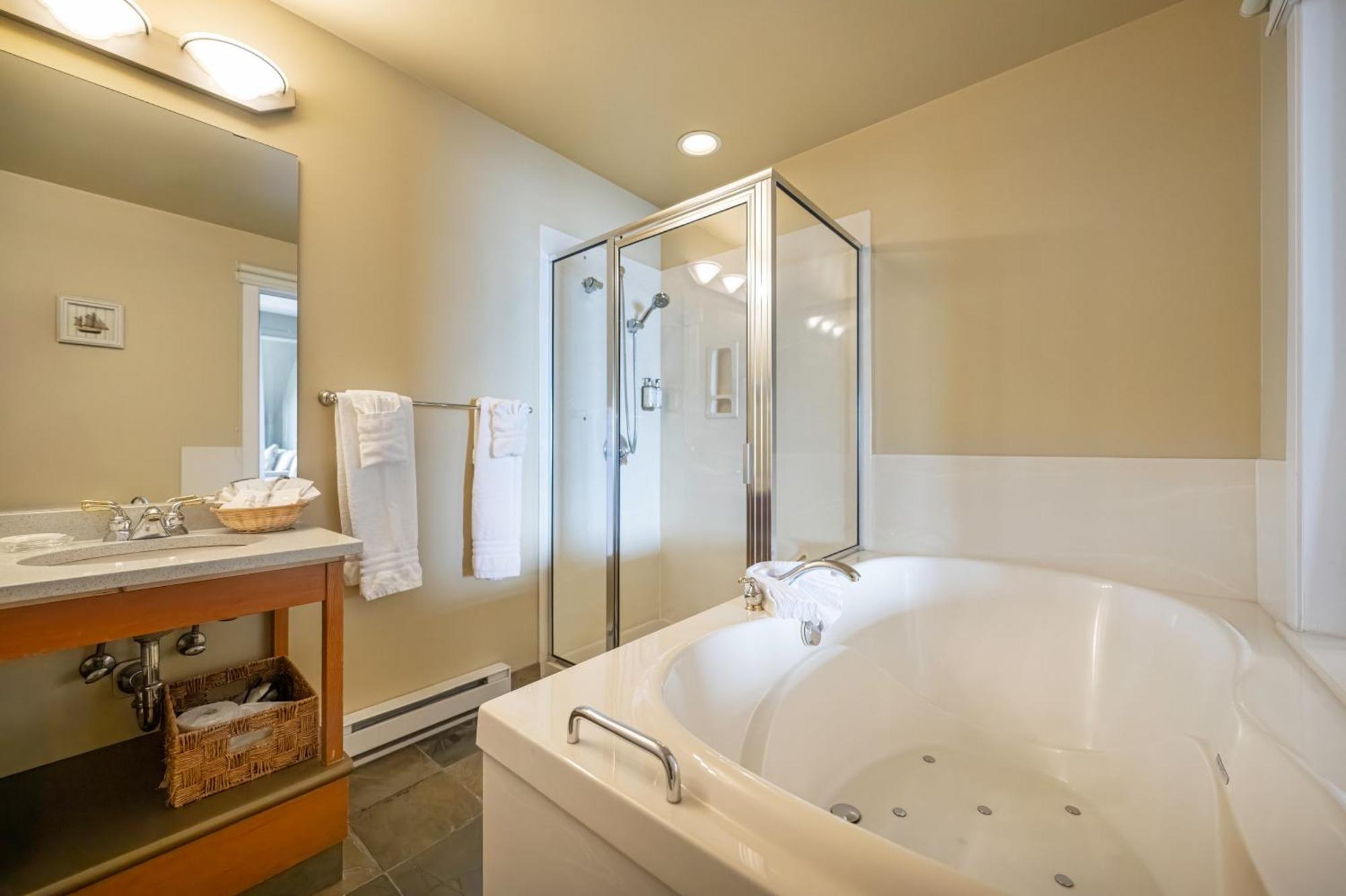 Sidney Waterfront Inn & Suites Dış mekan fotoğraf