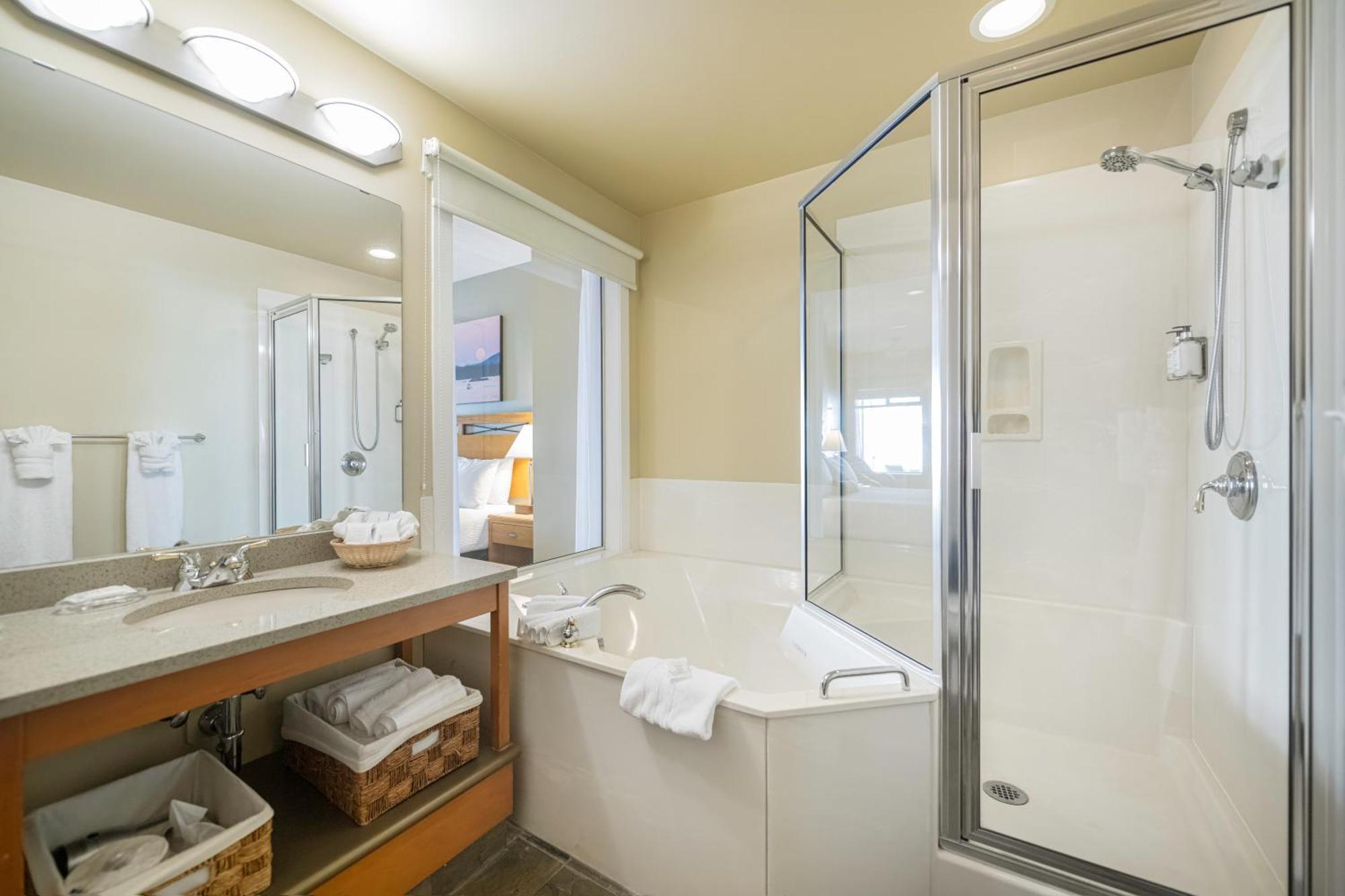 Sidney Waterfront Inn & Suites Dış mekan fotoğraf
