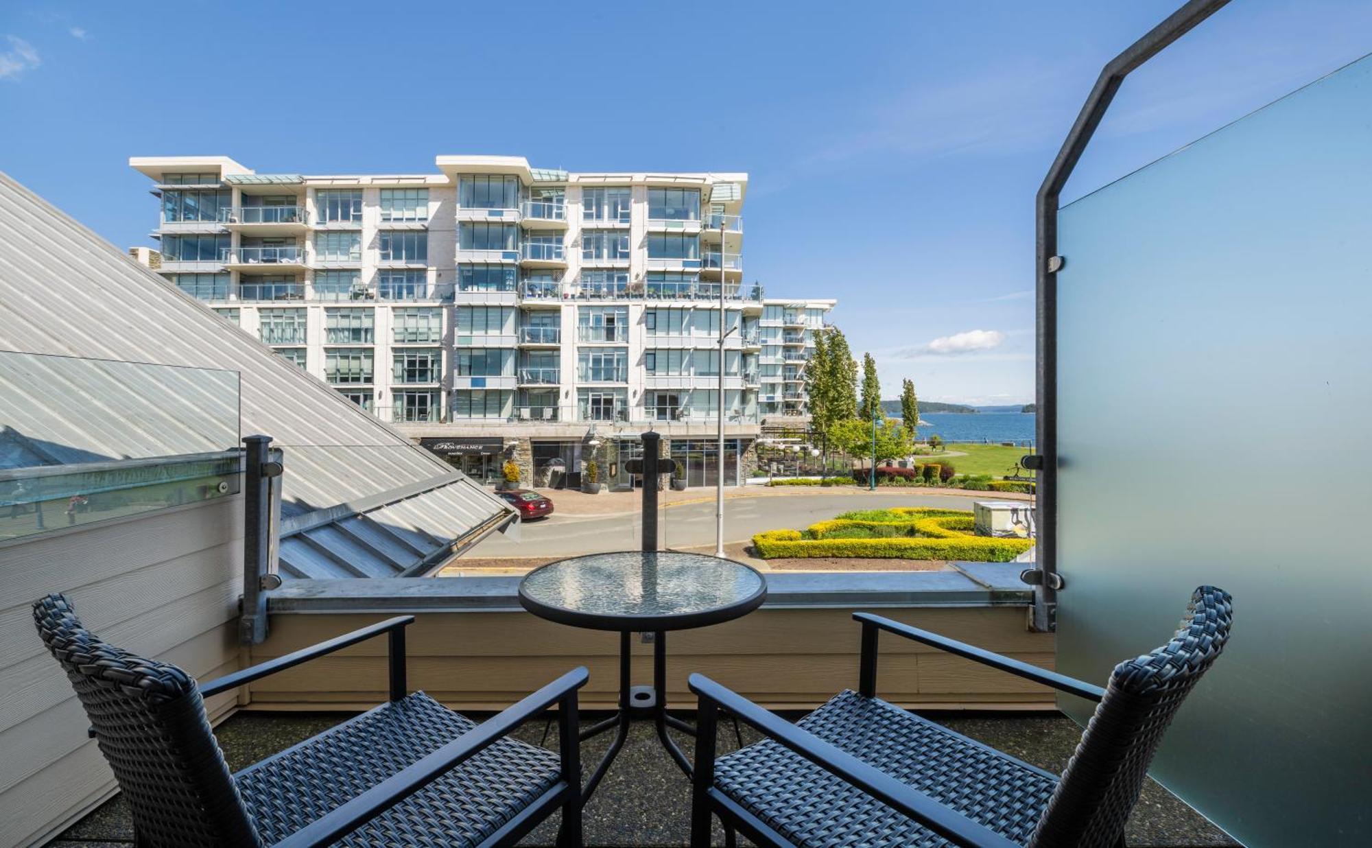 Sidney Waterfront Inn & Suites Dış mekan fotoğraf