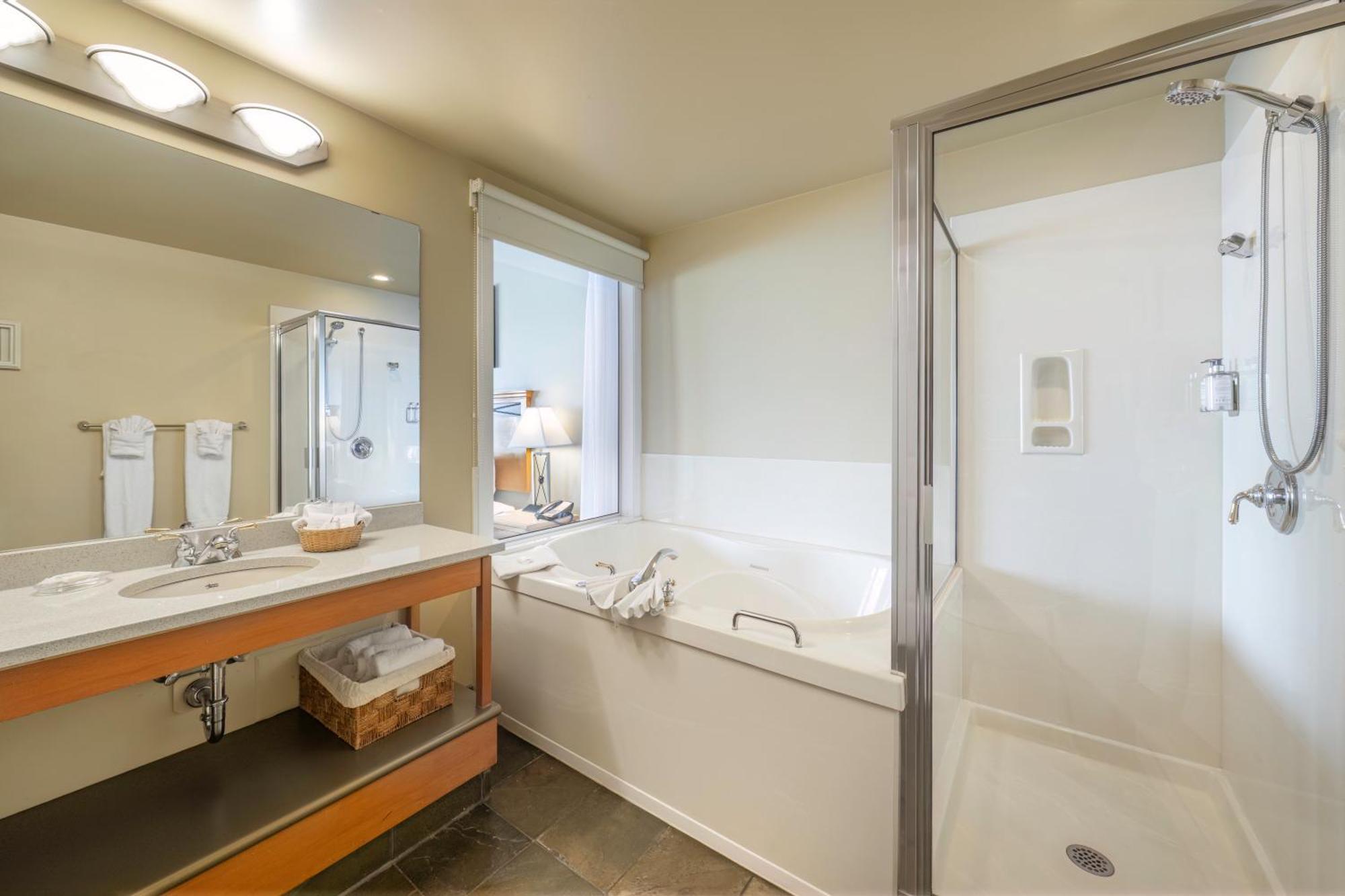 Sidney Waterfront Inn & Suites Dış mekan fotoğraf