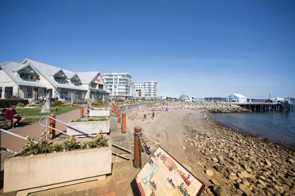 Sidney Waterfront Inn & Suites Dış mekan fotoğraf